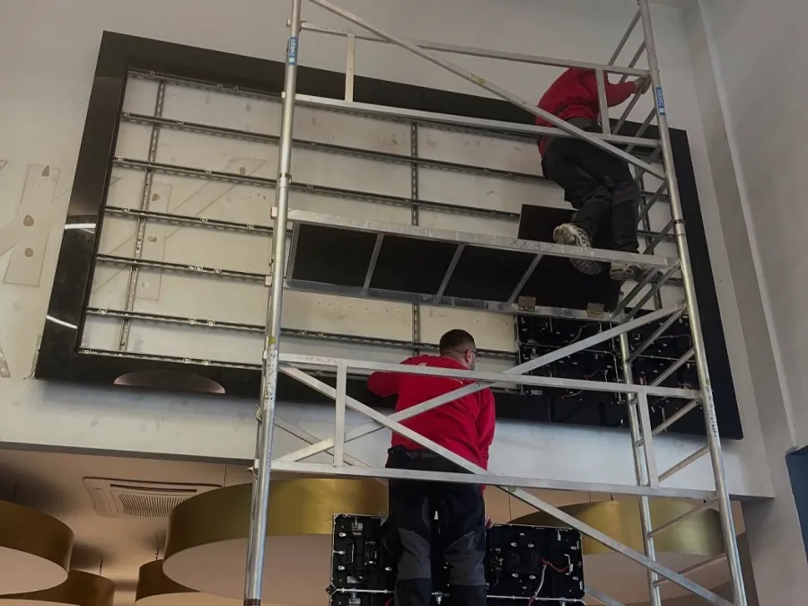 Video walls and ad screens: Cineplexx