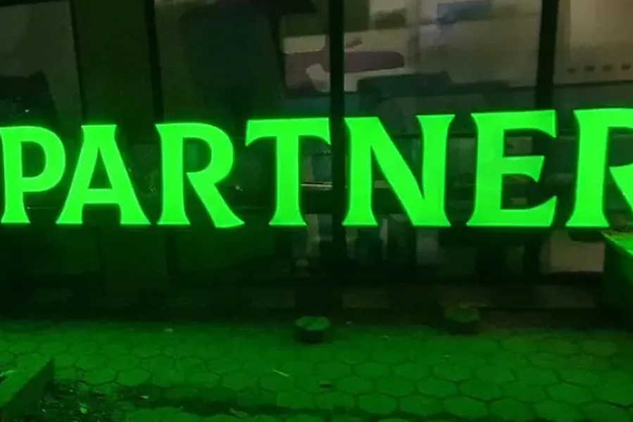 Illuminated signs: Partners